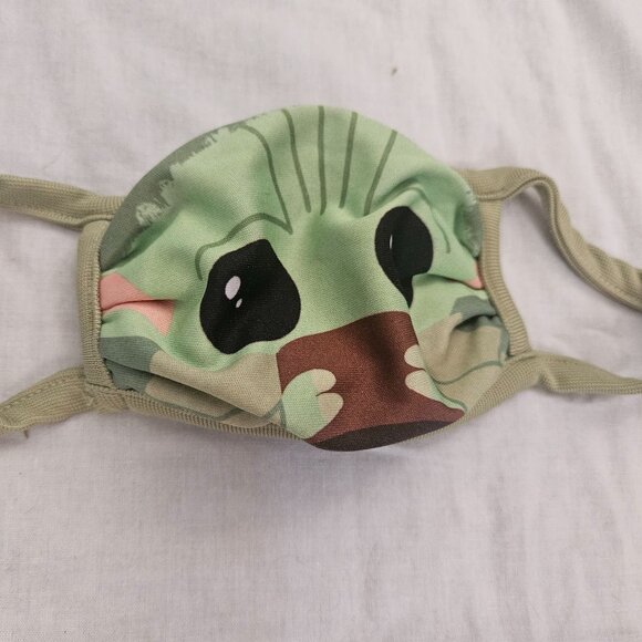 Disney Star Wars Baby Yoda Grogu The Child  Mandalorian Face Mask Kids Small - Picture 1 of 3